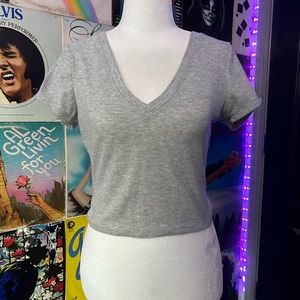 Grey v-neck crop